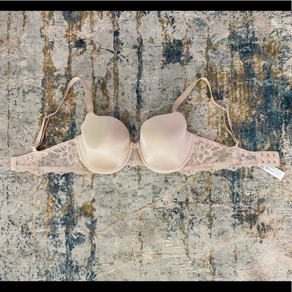 TRIUMPH Lace Bra- nude, size 34DD sister-size 32E